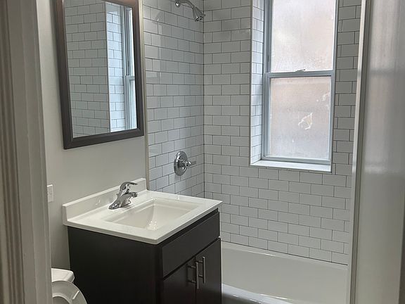 4th image of 2615 N Hamlin Ave #2
