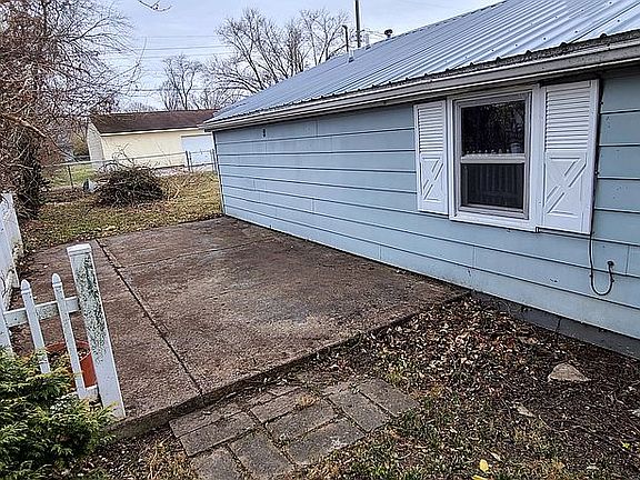 4th image of 3205 Dean Ave