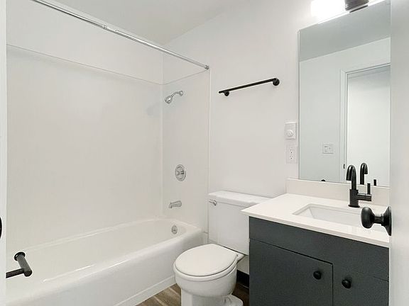 5th image of 4001 NE 50th St #H