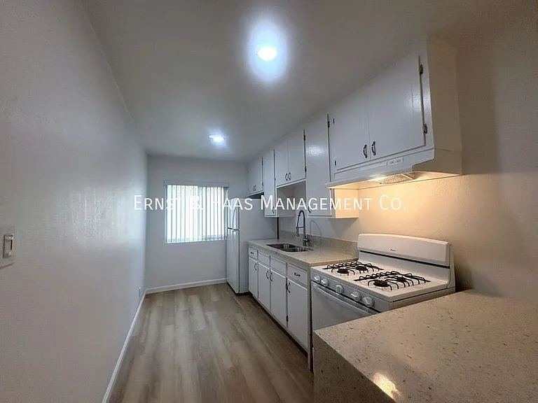 1615 Rose Ave #9 — Photo 5