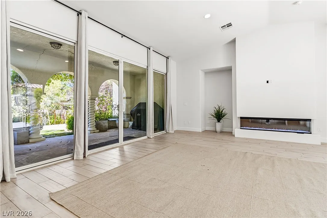 4 bed, 3.5 bath, 3220 sqft, $6,500 — Photo 4