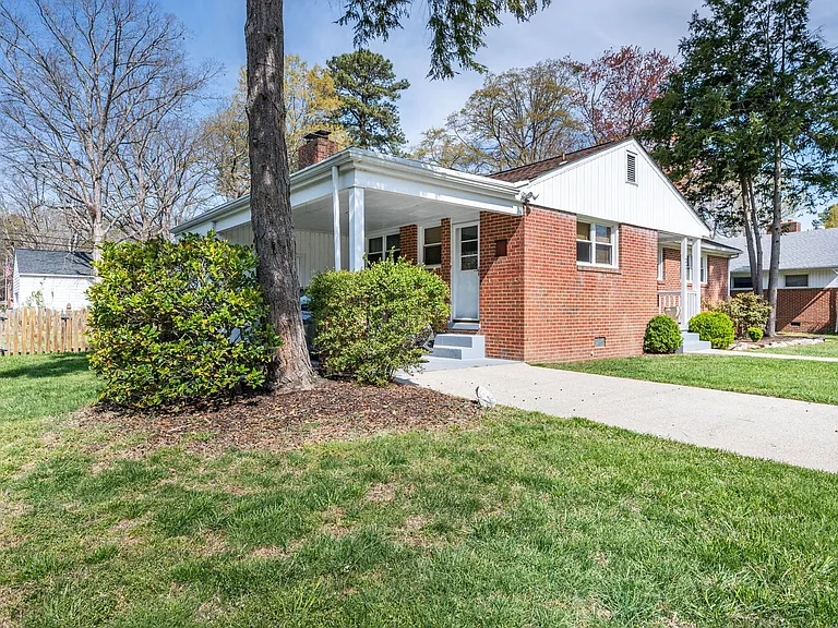 201 Stuttaford Dr — Photo 3