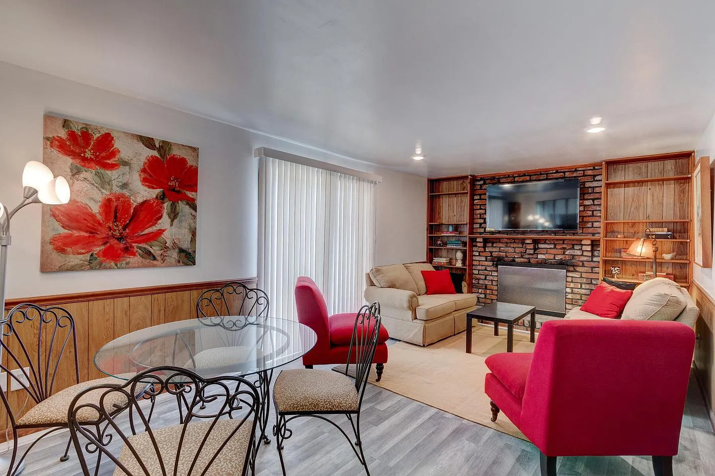 Chic Indianapolis sanctuary with soaring ceilings and modern flair — Photo 1