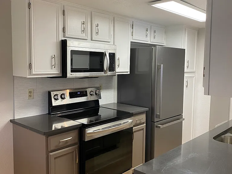 8812 Clearbrook Trl #B — Photo 8