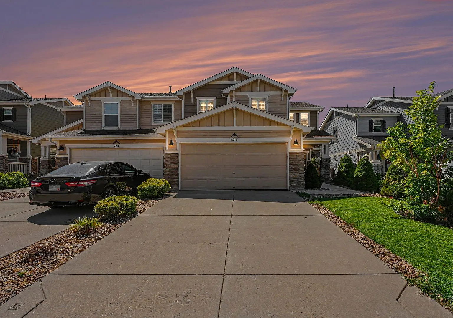 Charming 3BR/2.5BA Two-Story Home in Castle Rock | 2-Car Garage — Photo 3