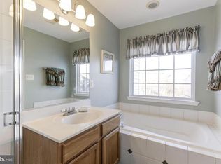 45526 Lakemont Sq, Sterling, VA 20165