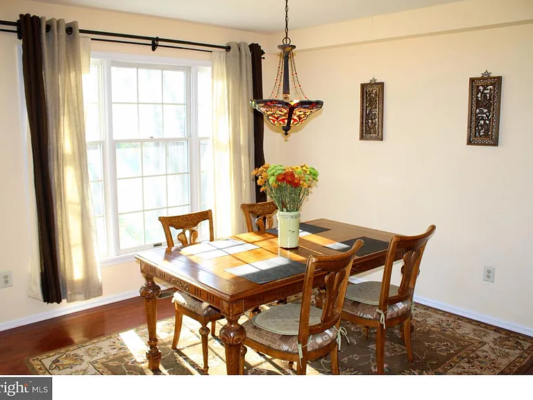 25 Benjamin Rush Ln — Photo 7