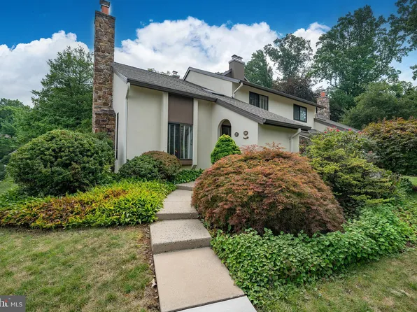 37 Oak Knoll Dr, Berwyn, PA 19312