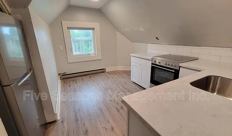 19 Fletcher Pl #3 — Photo 3