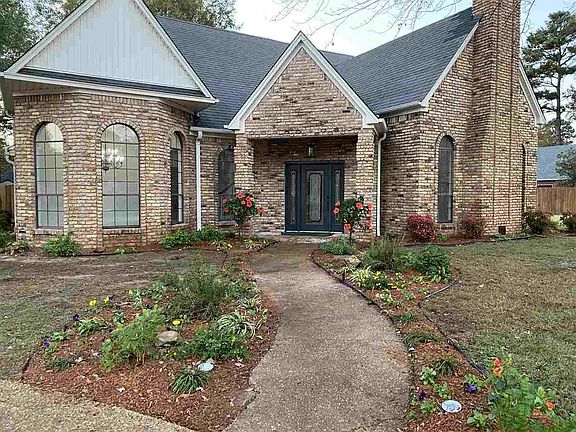 2nd image of 5803 Stoneridge Dr
