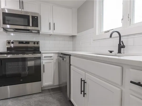 10863 Rosehill Rd, Overland Park, KS 66210