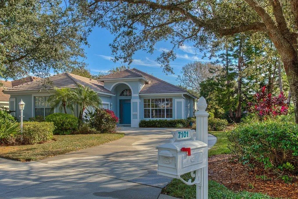 3 bed, 4.0 bath, 2254 sqft, $3,900 — Photo 1