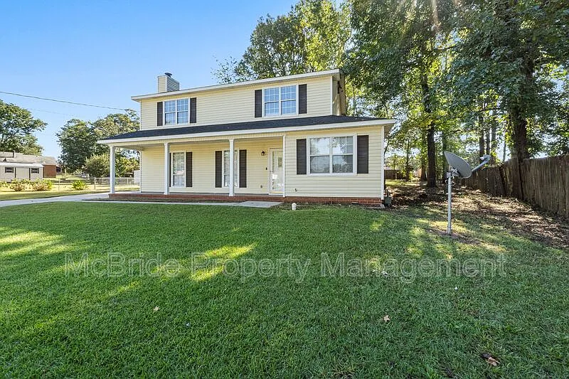 4 bed, 2.5 bath, 1684 sqft, $1,950 — Photo 2
