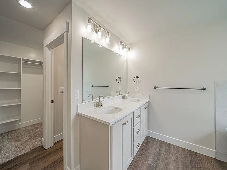 2998 Huntshire Ave — Photo 24