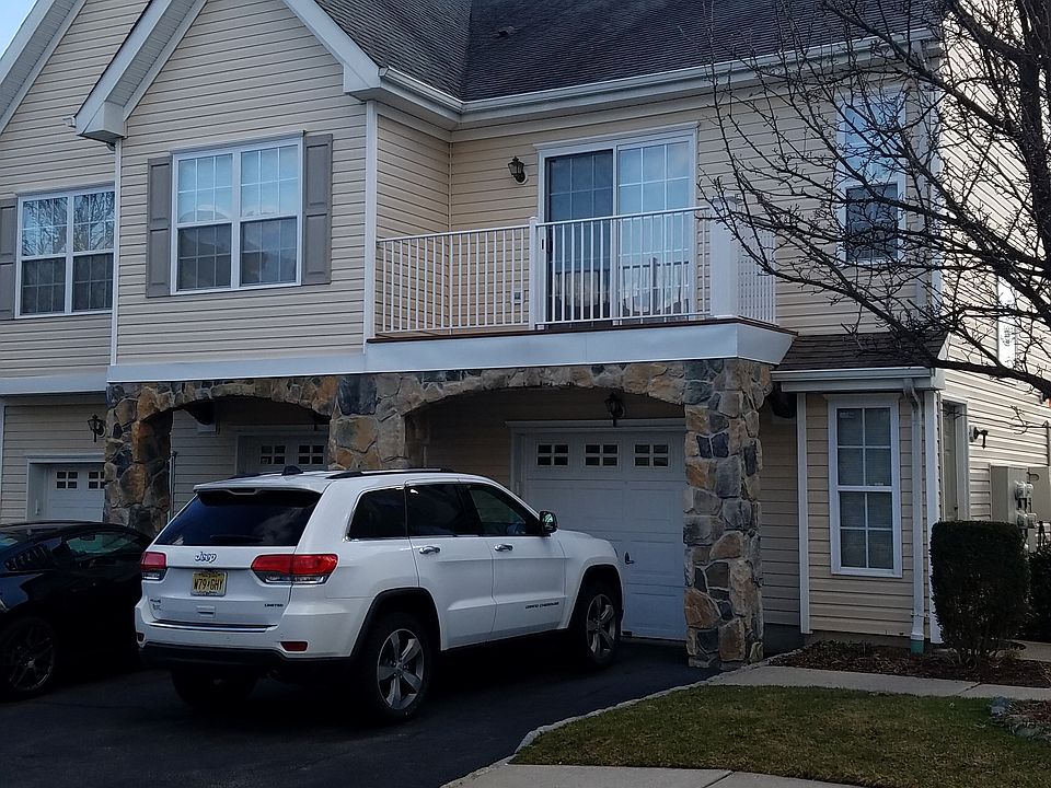 1st image of 27 Mountainside Dr