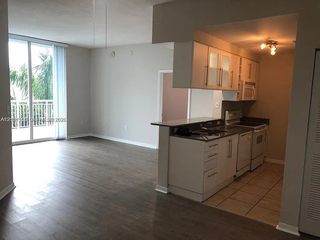 1800 Biscayne Plaza Condo — Photo 2
