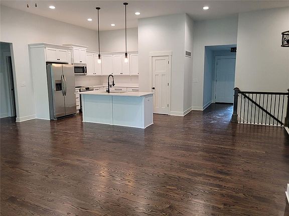 3rd image of 1349 N Holland Dr