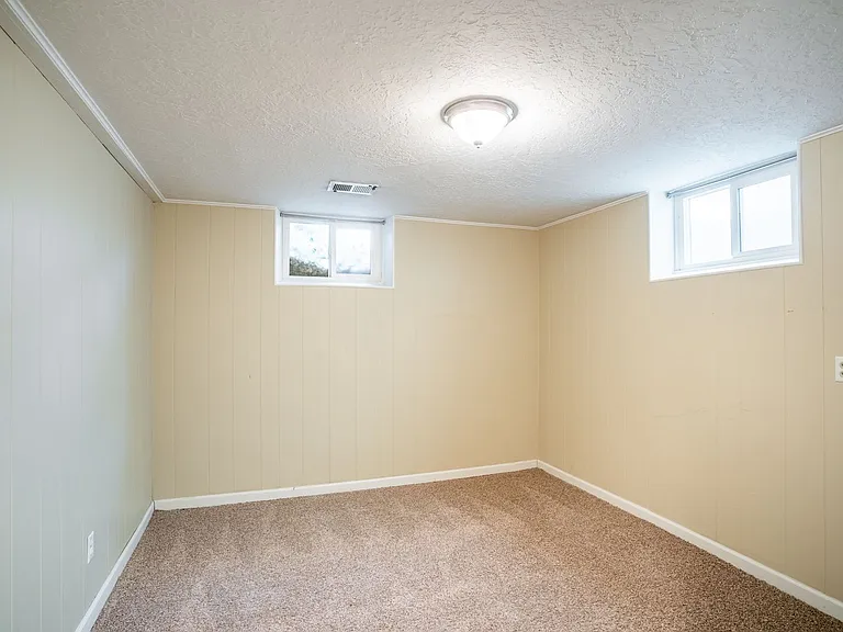 542 N 150 E — Photo 27