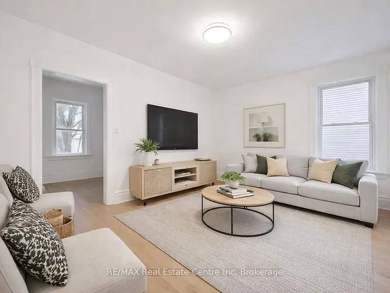 136 Paisley St — Photo 2