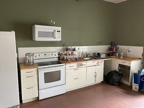 5th image of 933 W Magnolia Ave