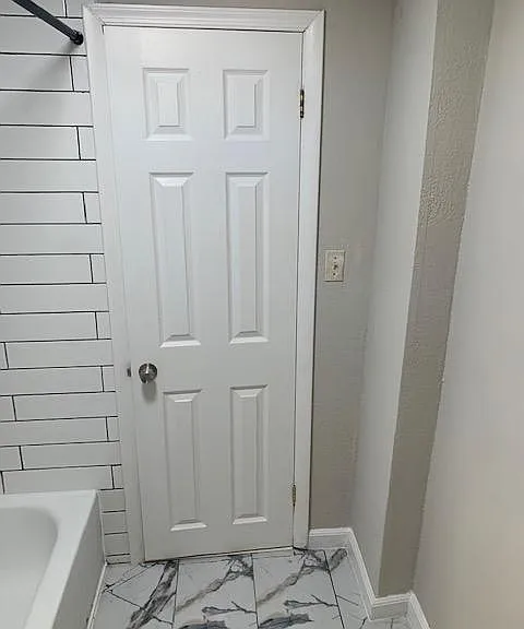1001 Andrews Ave #6 — Photo 2