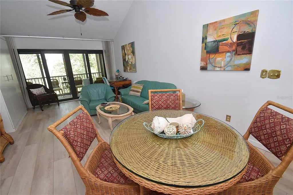 1 bed, 1.0 bath, 731 sqft, $1,750 — Photo 2