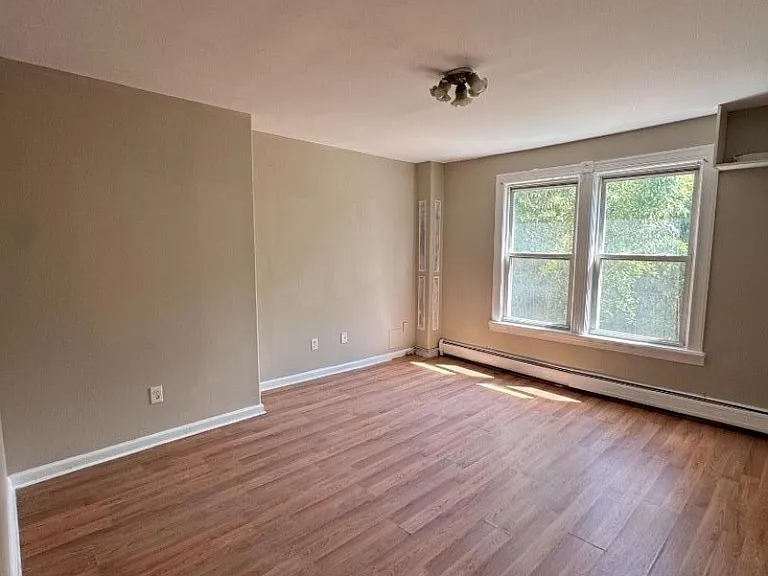 49 Mountain Ave #B — Photo 4