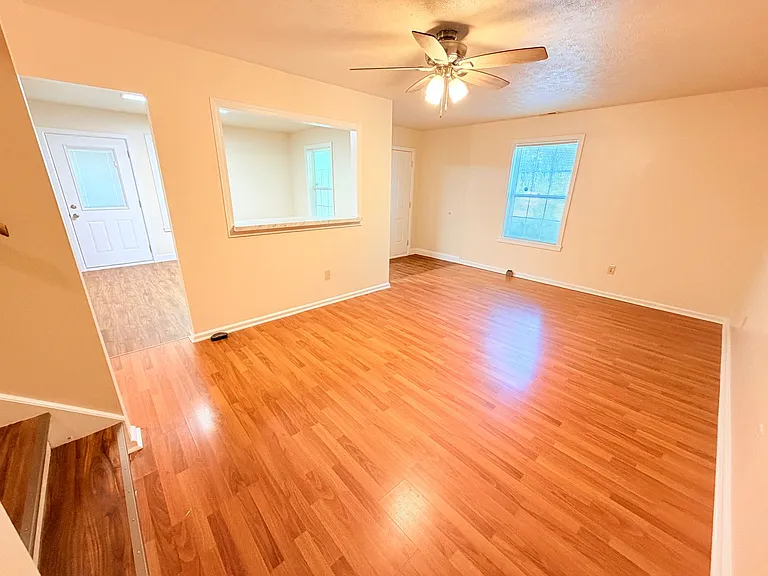 2035 N Graham Ave — Photo 5