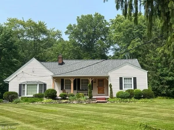 29649 N Hilltop Rd, Chagrin Falls, OH 44022