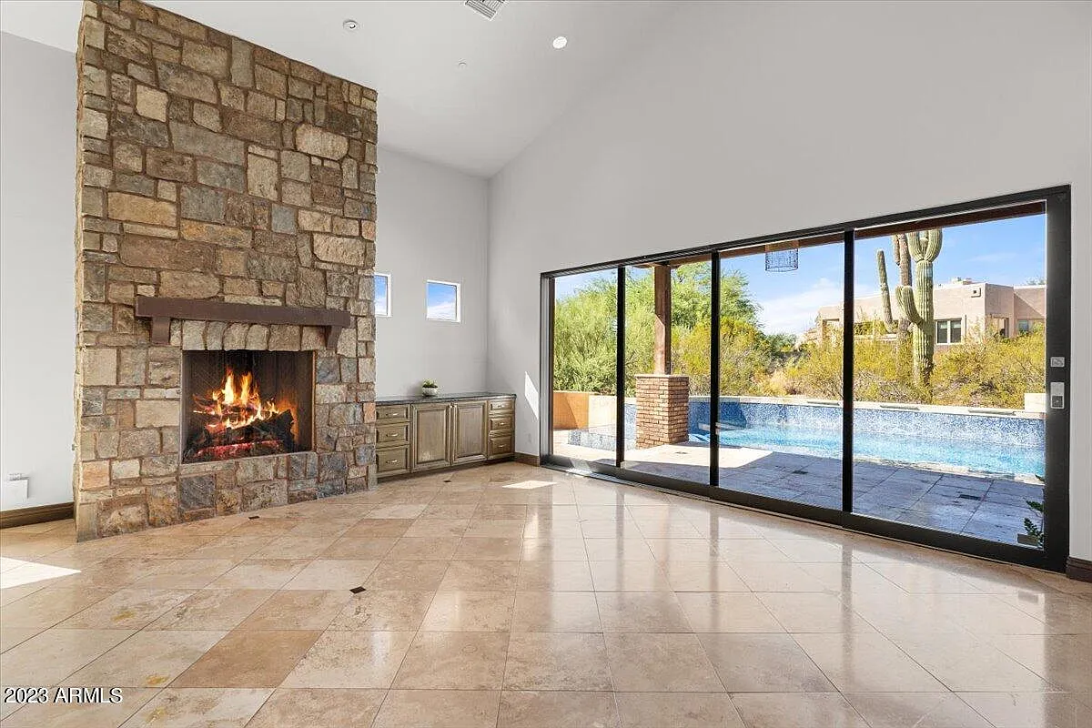 5 bed, 6.5 bath, 7039 sqft, $9,000 — Photo 1