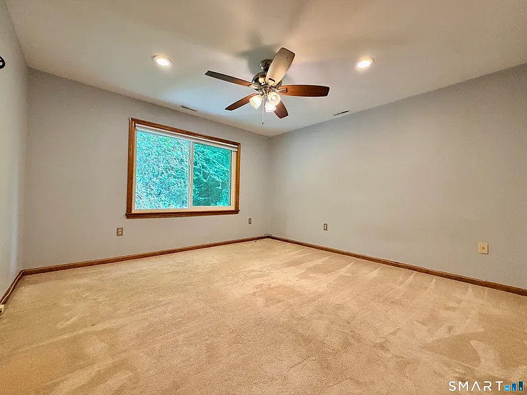 22 Hyde Park Dr — Photo 33