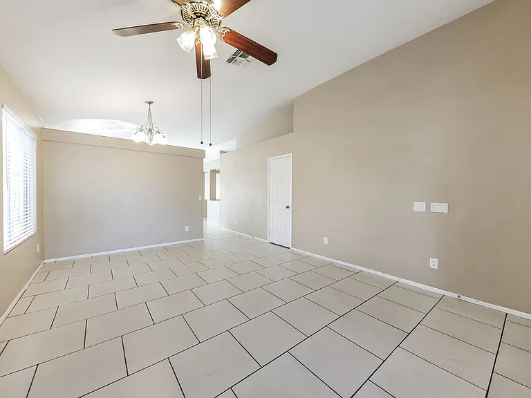 4101 W Wethersfield Rd — Photo 4