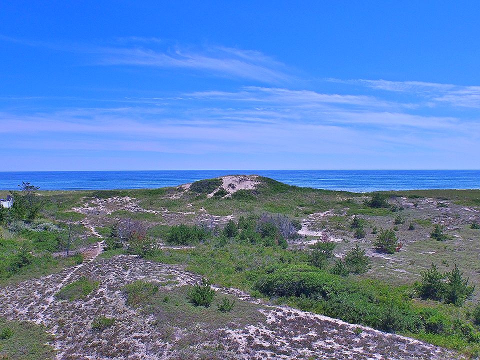 2nd image of 1 Beach Plum Court