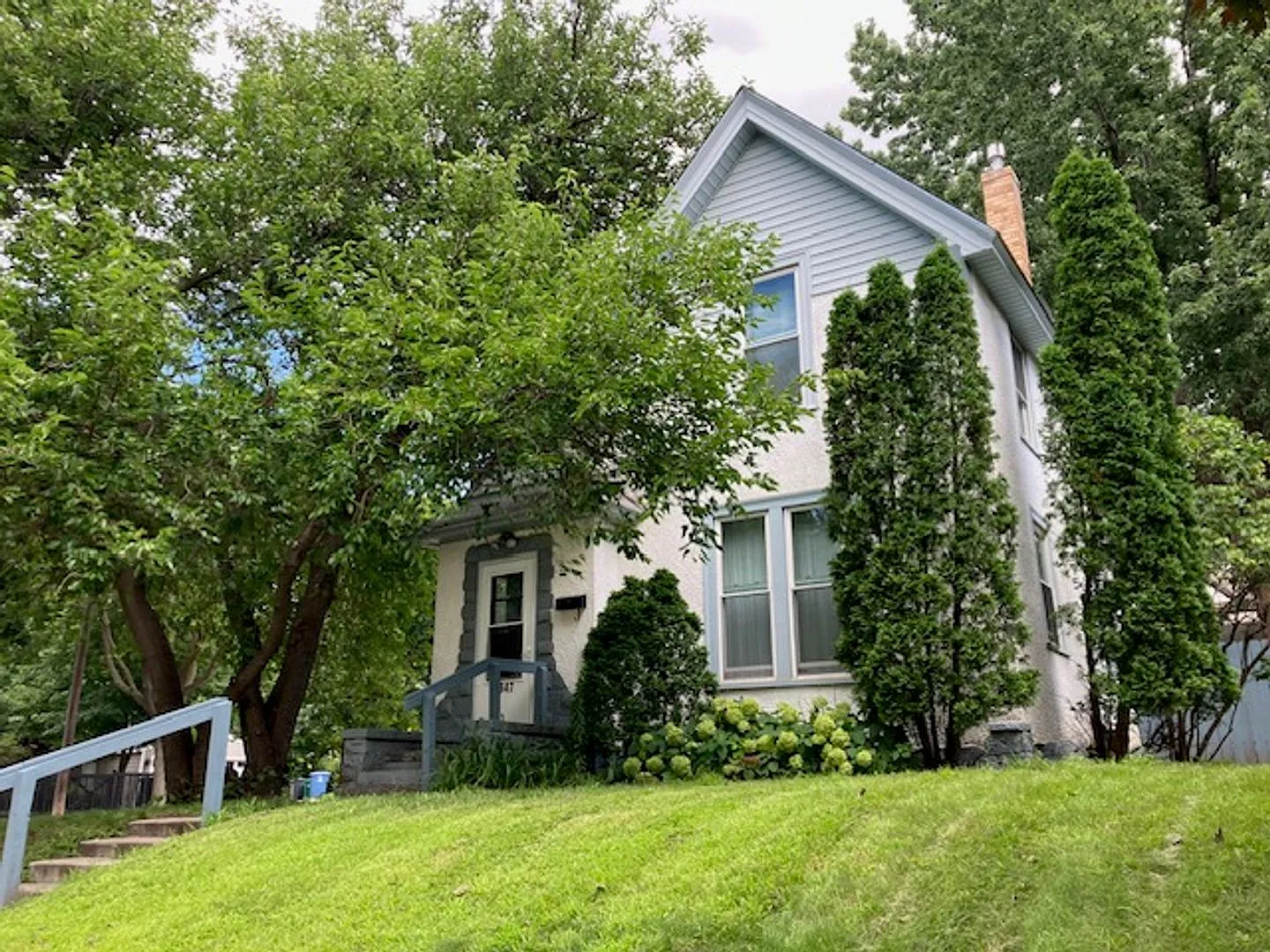 2 bedroom 1 bathroom home in Northeast Minneapolis — Photo 1