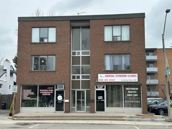 7 Mohawk Ave #2, Mississauga, ON L5G 3R5