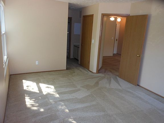 4th image of 208 S Westmoor Ave APT B