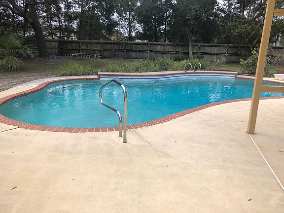 2nd image of 104 Roann Dr