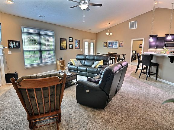 3rd image of 4884 Little Pine Dr