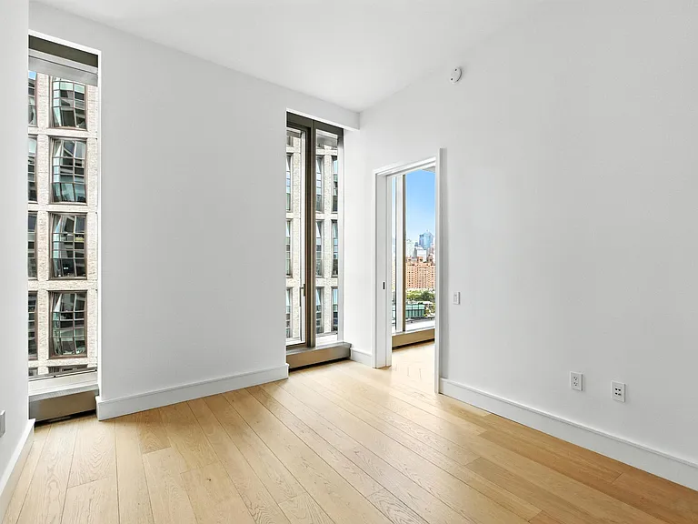 500 W 18th St E #16C — Photo 9