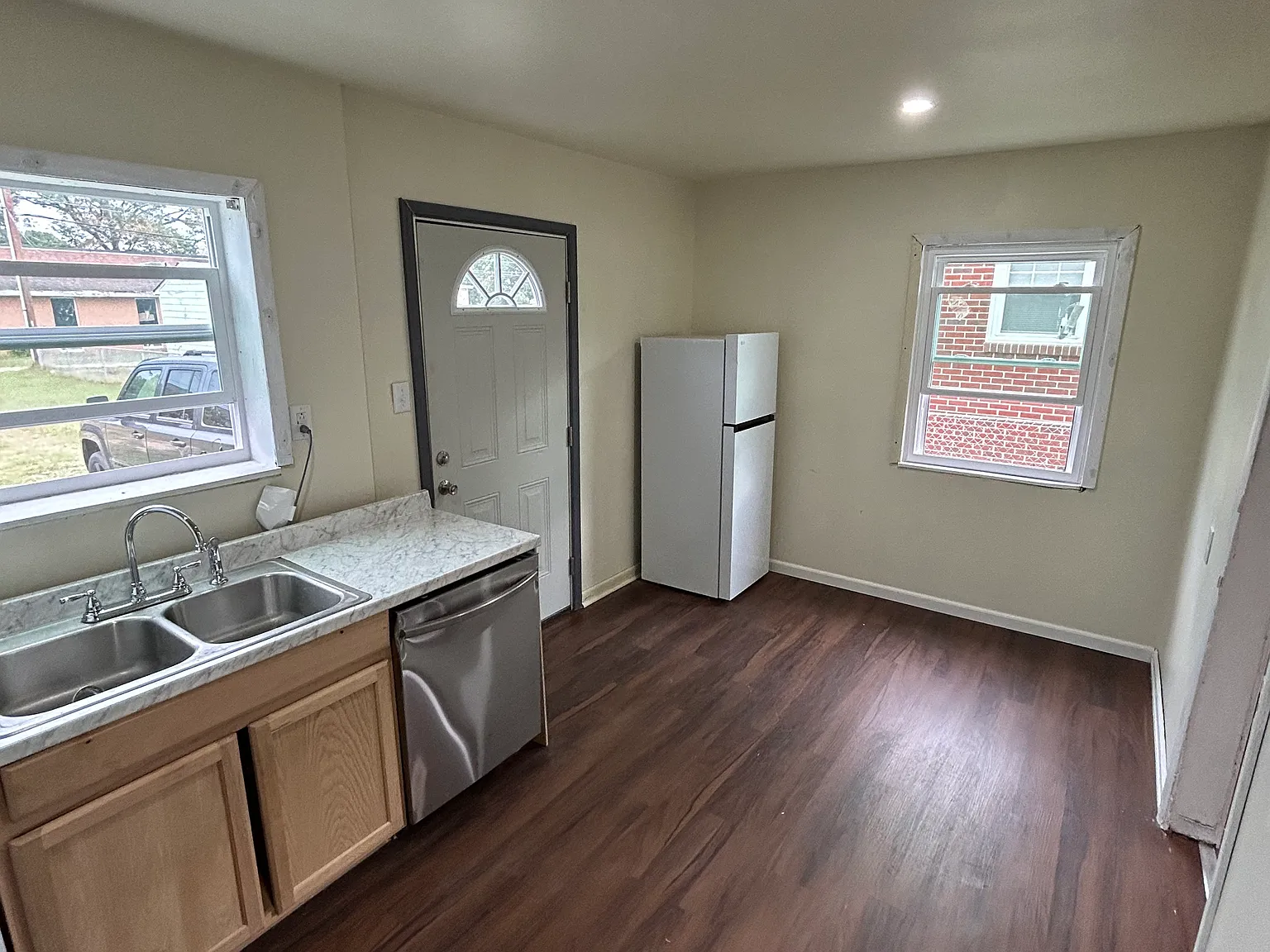 2 bed, 750 sqft, $1,600 — Photo 3