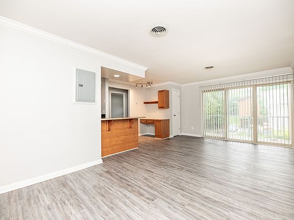 3rd image of 3336 Jefferson Ave APT 37