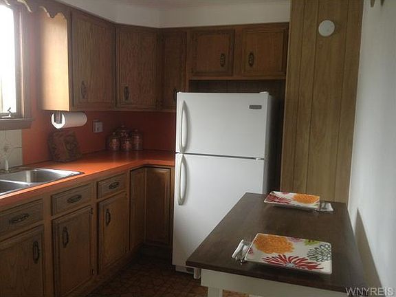 2nd image of 476 Tremaine Ave
