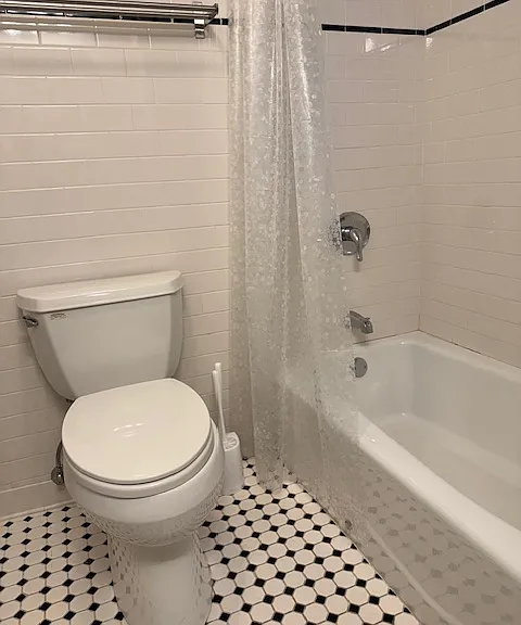 1454 W Farragut Ave — Photo 25