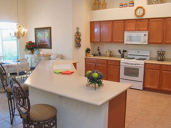 Kitchen w/Island