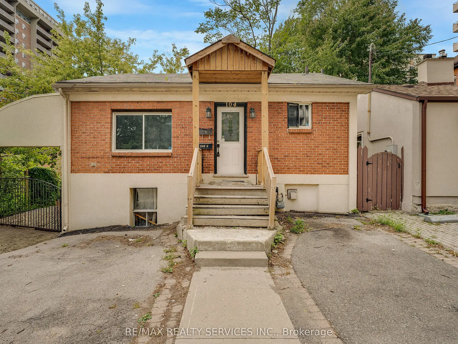 3 bed, $2,200 — Photo 1