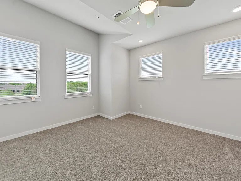 800 Emerling Dr — Photo 13