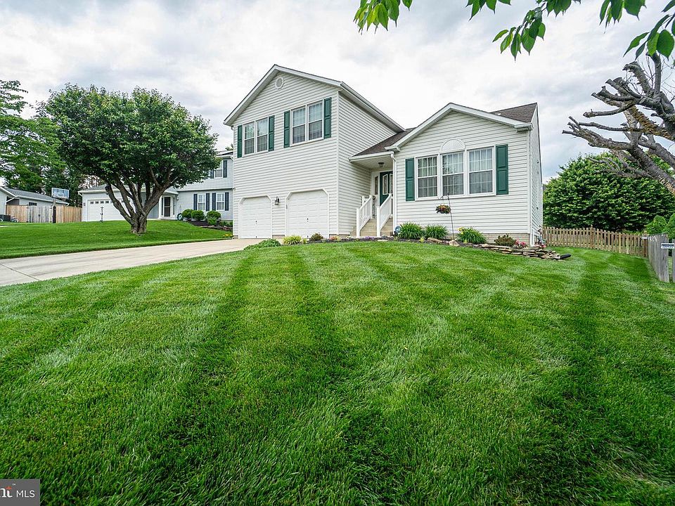 1st image of 821 Blake Dr