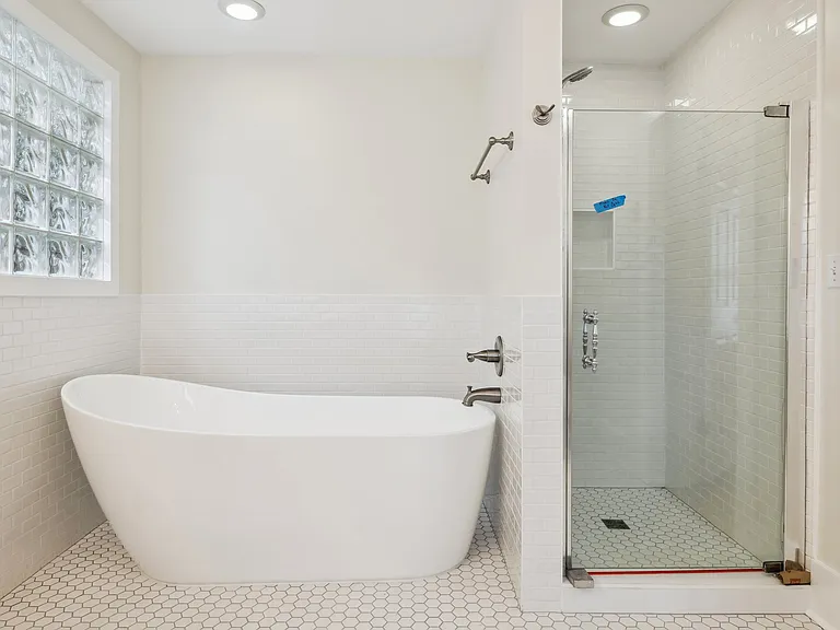 1106 Lawrence Ave — Photo 16