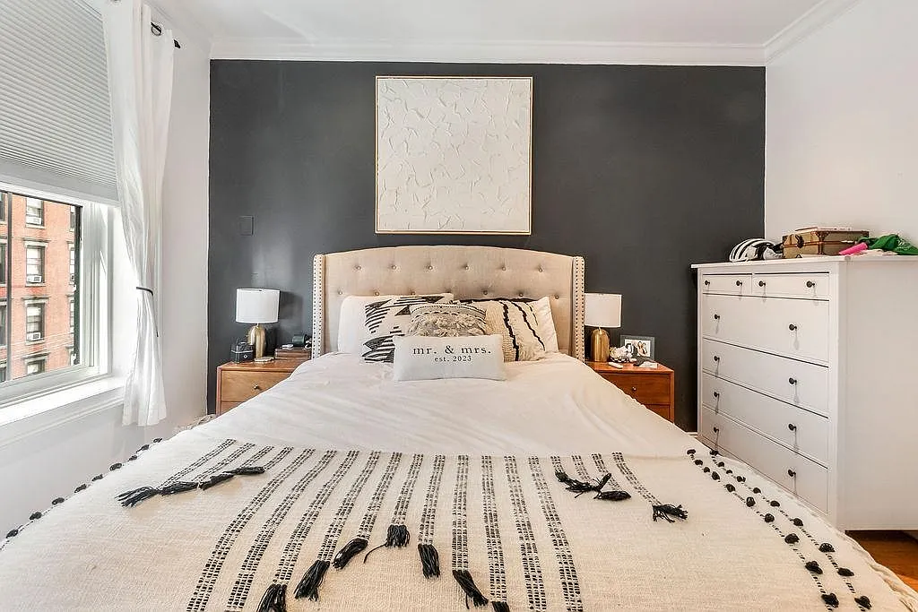 2 bed, 1.0 bath, $4,200 — Photo 2