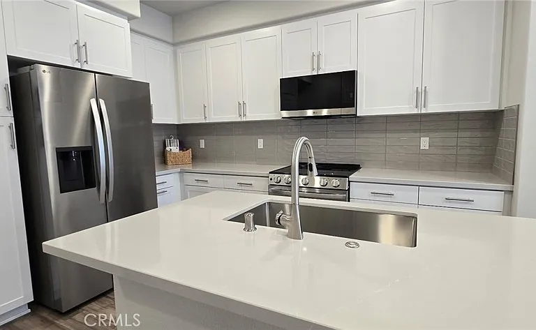 9525 Hannah Way — Photo 1